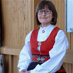 Bilde av Elisabeth-drakt 